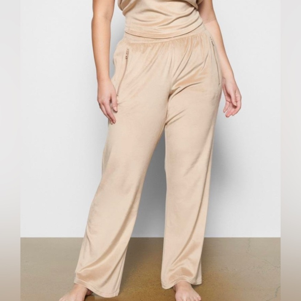 NWT SKIMS Velour Track Pants